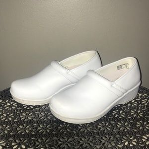 SafeTstep Comfort White Nurse Shoes Clogs